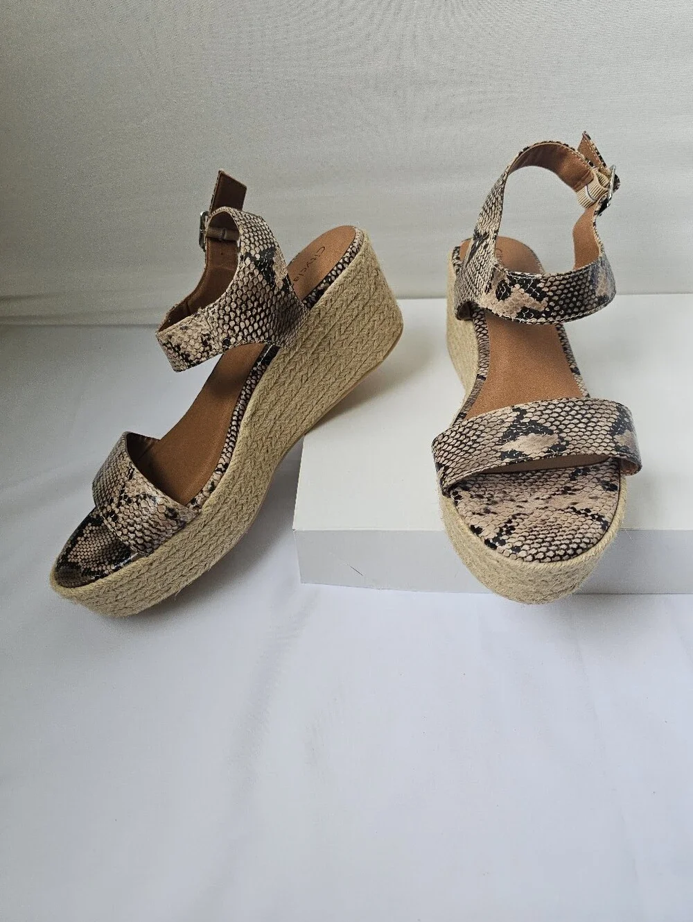 City Classified Snakeskin Espadrille Wedge Sandals Size 10
